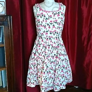 Donating by June 11, 2022, Retro 1950s 1960s style floral dress